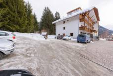 Hotel Frida - Parkplatz und Zugangsweg